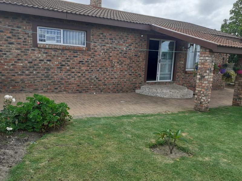 2 Bedroom Property for Sale in Albertinia Western Cape